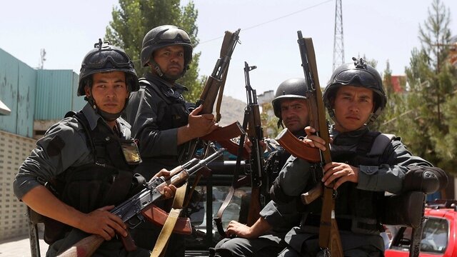 رویترز: آمریکا یک میلیارد دلار از کمکهایش به نیروهای امنیتی افغانستان را کاهش می‌دهد