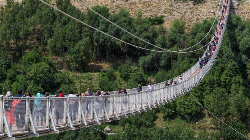 پل معلق و قوسی شیشه ای خاورمیانه در مشگین شهر استان اردبیل + تصاویر