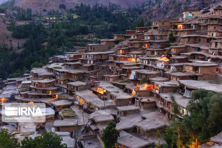 روستای پلکانی «سرآقاسید» یکی از روستاهای دهستان موگویی چهارمحال و بختیاری+ گزارش تصاویر