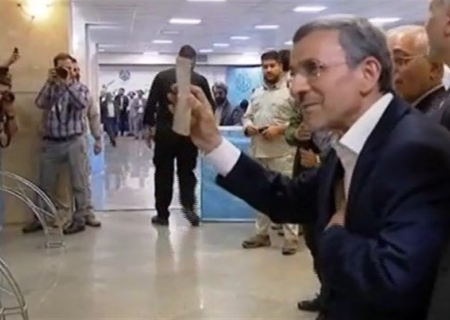 چرا احمدی‌نژاد علی‌رغم علم به ردصلاحیت ثبت‌نام کرد؟