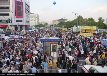 استقبال تهرانی ها از مهمانی ده کیلومتری غدیر