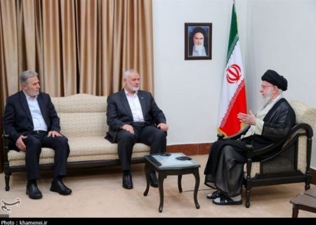 لحظاتی از آخرین دیدار شهید هنیه با امام خامنه‌ای