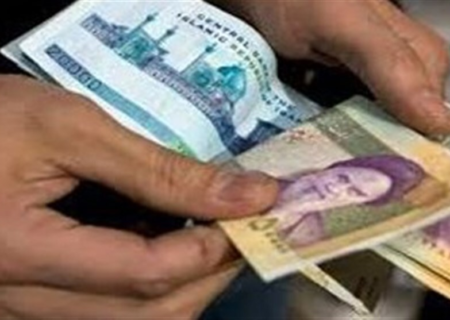 کارگرانی که عیدی کارمندی می‌گیرند