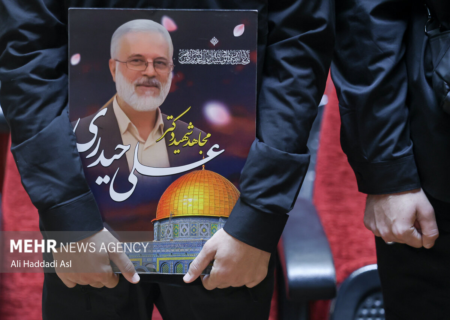 دیدار مقامات هلال‌احمر ایران با خانواده پزشک داوطلب شهید «علی حیدری»