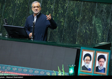پزشکیان: صداقت و پاکی از ویژگی‌های بارز شهدای خدمت بود