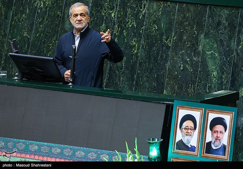 پزشکیان: صداقت و پاکی از ویژگی‌های بارز شهدای خدمت بود