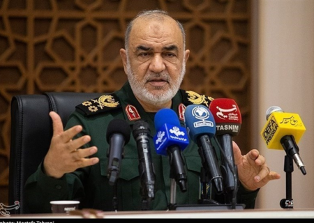 هنرمندان سازندگان هویت حقیقت ملت‌ها هستند