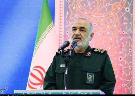 در سطح سیاسی، اقتصادی و نظامی با آرایش جهانی دشمن روبه‌روییم