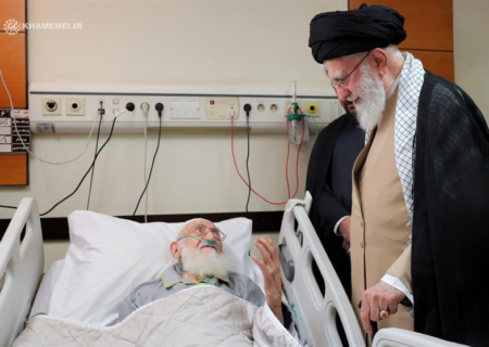 عیادت امام خامنه‌ای از آیت‌الله نوری‌همدانی
