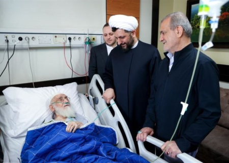 رئیس‌جمهور از آیت‌الله نوری همدانی عیادت کرد