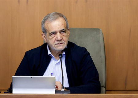 دیدار پزشکیان با خانواده شهدای خدمت