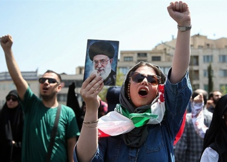 درخشش نسل جدید در بزنگاه تاریخی/ دشمن ناکام در جداسازی جوانان از وطن