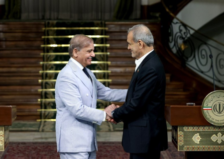استقبال شهباز شریف از پزشکیان در اسلام‌آباد
