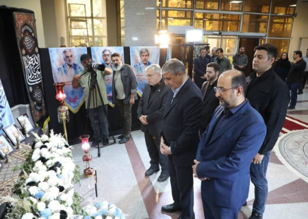 حضور اسلامی در دانشگاه شهید بهشتی و امضاء دفتر یادبود شهدای هسته‌ای