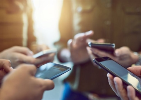 چرا مردم برای نمایش زندگی خود در فضای مجازی اصرار دارند؟