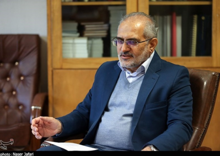 حسینی: کدام ایرانی وطن‌دوستی می‌پذیرد جلوی دشمن‌ خلع سلاح شویم؟