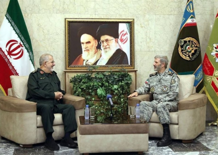 دیدار سرلشکر پاکپور و امیر حاتمی/ پاسخ واحد و قاطع به هرگونه تعرض دشمن