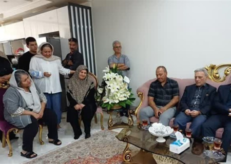 حضور مسئولان دانشگاه تهران در منزل دانشجوی در گذشته