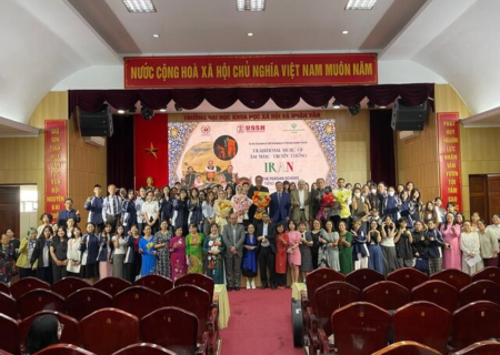 اجرای موسیقی سنتی ایران در دانشگاه هانوی