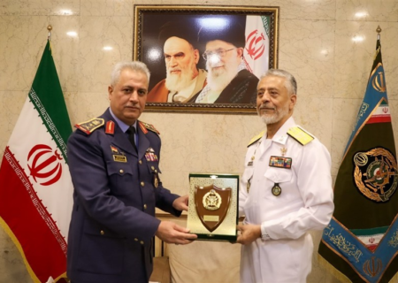 دیدار رئیس دانشگاه دفاع ملی و تحقیقات نظامی عراق با امیر دریادار سیاری