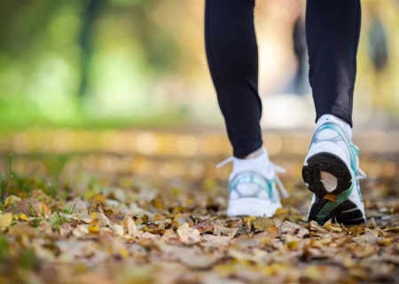 اخبار پزشکی| روزانه ۳۰۰۰ قدم پیاده‌روی بروز آلزایمر را به تاخیر می‌اندازد/اسامی محصولات زیبایی غیرمجاز اعلام شد