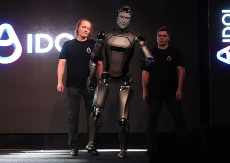 ربات انسان‌نمای روسی در نخستین نمایش از کار افتاد