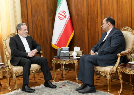 دیدار سفیر جدید ایران در بنگلادش با عراقچی