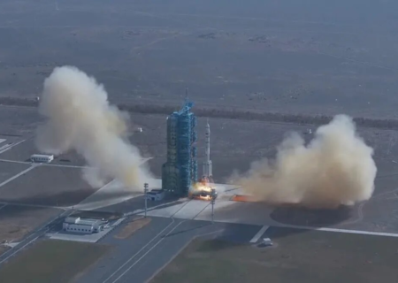 چین فضانوردانش را از سرگردانی در فضا نجات می‌دهد