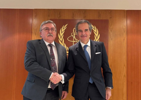 رایزنی اولیانوف با گروسی درباره برنامه هسته‌ای ایران