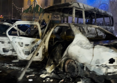 صحنه‌های آزاردهنده از سوزاندن خودروهای افراد عادی توسط تروریست‌ها