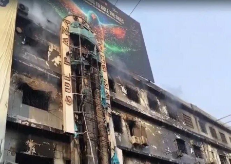 ابراز همدردی سفیر ایران با خانواده‌های قربانیان آتش‌سوزی در کراچی