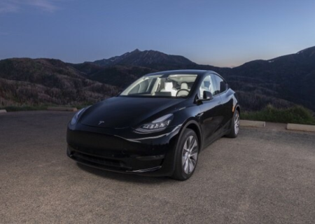 تولید برخی خودروهای برقی تسلا متوقف می‌شود